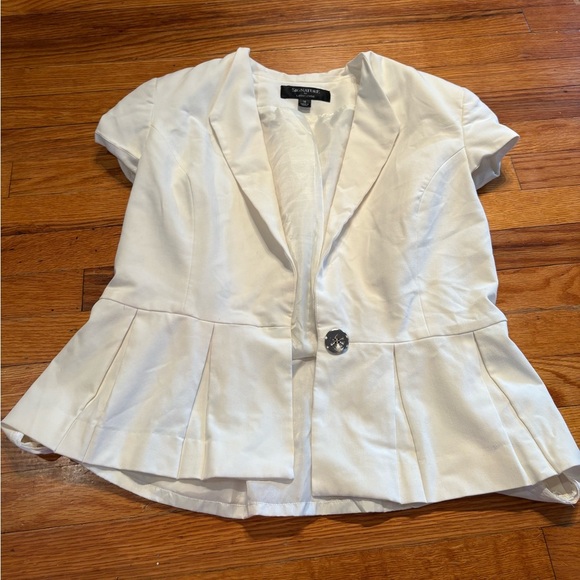 COPY - Signature by Larry Levine White Short Sleeve Peplum Blazer - Picture 1 of 6